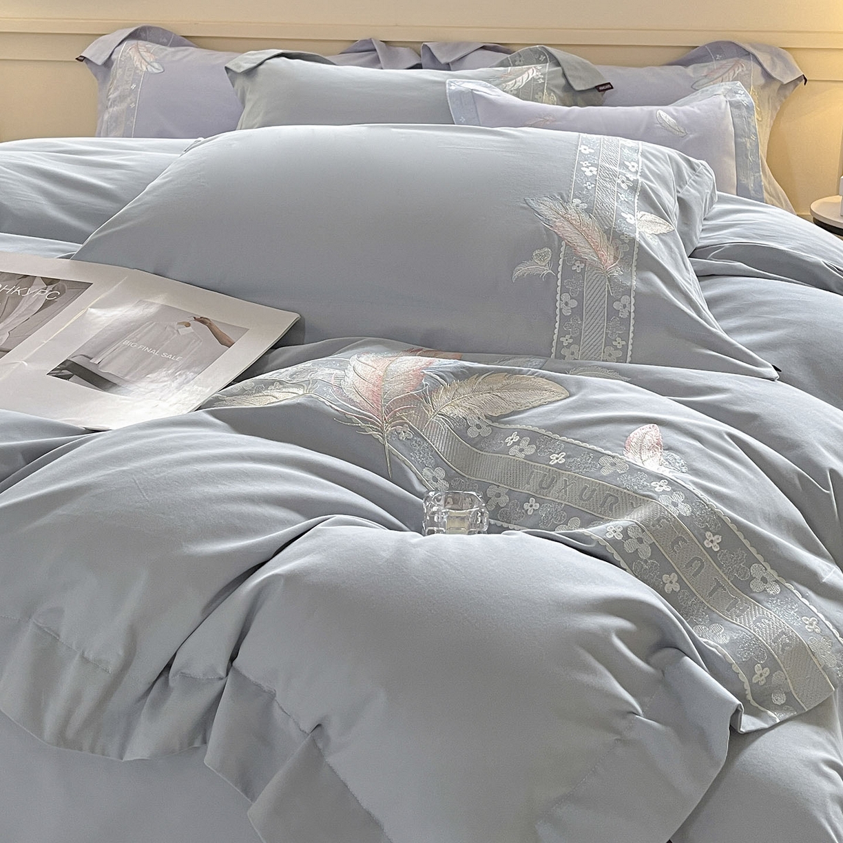 91家纺网 家纺一手货源 找家纺 2025秋冬新品A类加厚保暖全棉磨毛四件套纯棉被套重工刺绣轻奢床笠款直播热款床上用品 缦禾-夜灰