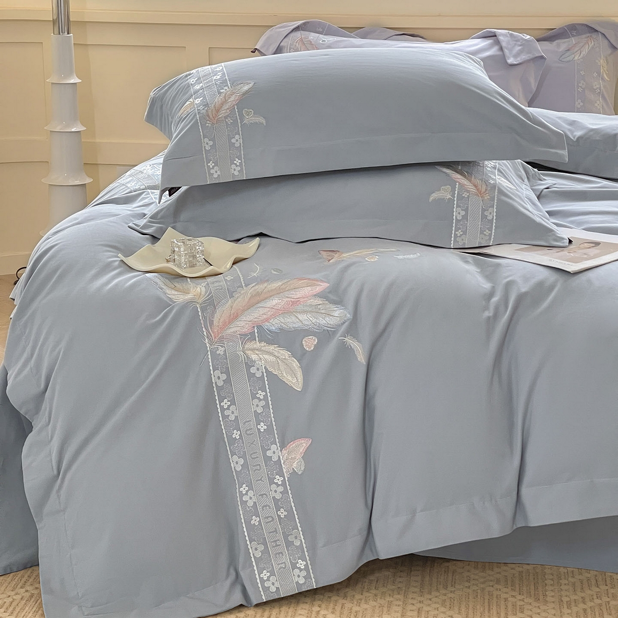 91家纺网 家纺一手货源 找家纺 2025秋冬新品A类加厚保暖全棉磨毛四件套纯棉被套重工刺绣轻奢床笠款直播热款床上用品 缦禾-夜灰