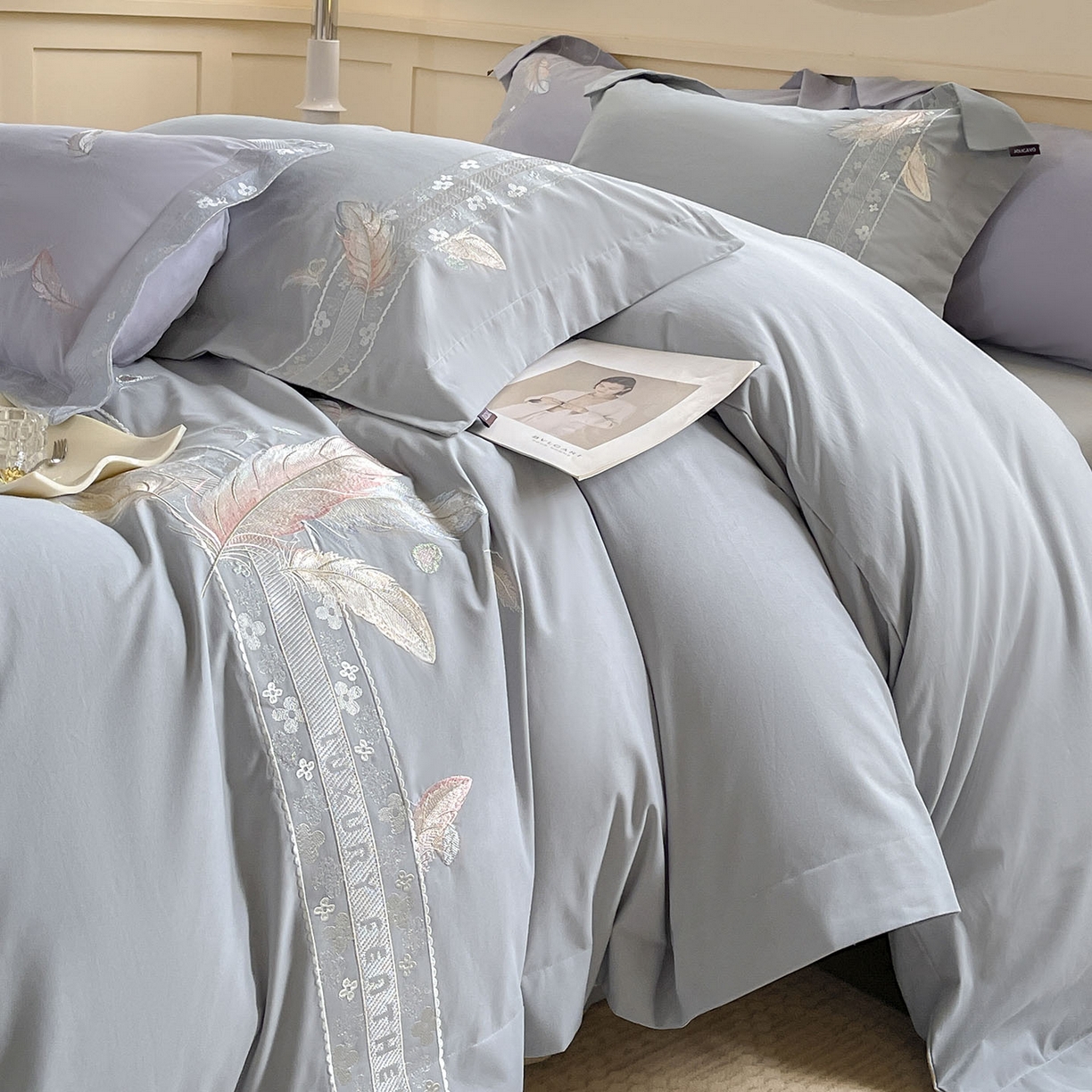 91家纺网 家纺一手货源 找家纺 2025秋冬新品A类加厚保暖全棉磨毛四件套纯棉被套重工刺绣轻奢床笠款直播热款床上用品 缦禾-夜灰