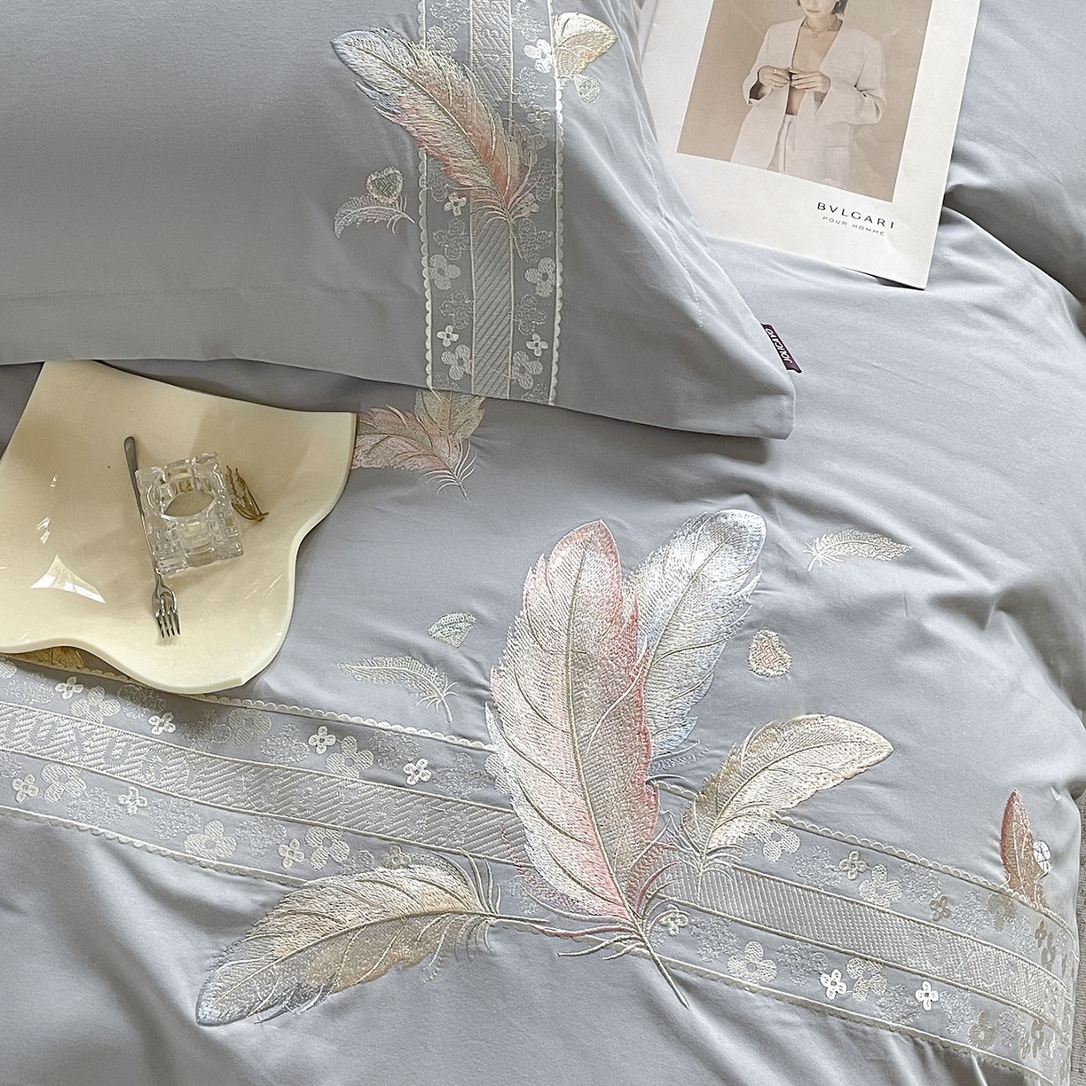 91家纺网 家纺一手货源 找家纺 2025秋冬新品A类加厚保暖全棉磨毛四件套纯棉被套重工刺绣轻奢床笠款直播热款床上用品 缦禾-夜灰