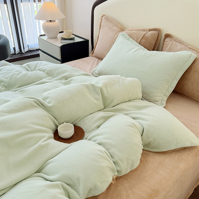 91家纺网 家纺一手货源 找家纺 家贝爱 2025新款高克重石墨烯牛奶绒四件套 暖梦-绿