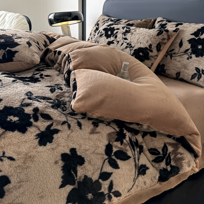 91家纺网 家纺一手货源 找家纺 居易简 2025新款亲肤保暖皮草绒牛奶绒AB面美拉德抽条兔毛绒四件套 花枝漫语