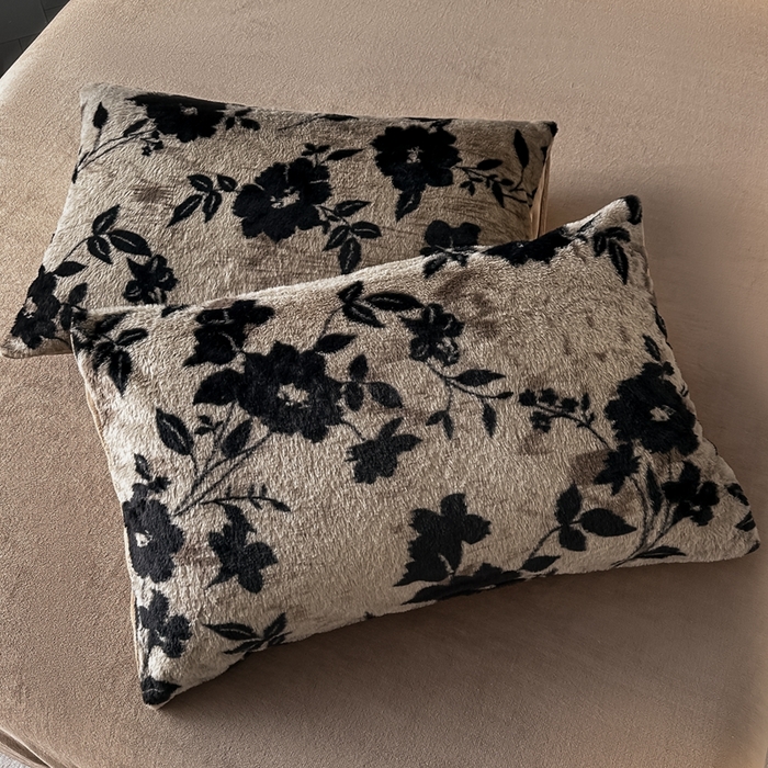 91家纺网 家纺一手货源 找家纺 居易简 2025新款亲肤保暖皮草绒牛奶绒AB面美拉德抽条兔毛绒四件套 花枝漫语