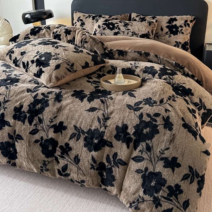 91家纺网 家纺一手货源 找家纺 居易简 2025新款亲肤保暖皮草绒牛奶绒AB面美拉德抽条兔毛绒四件套 花枝漫语