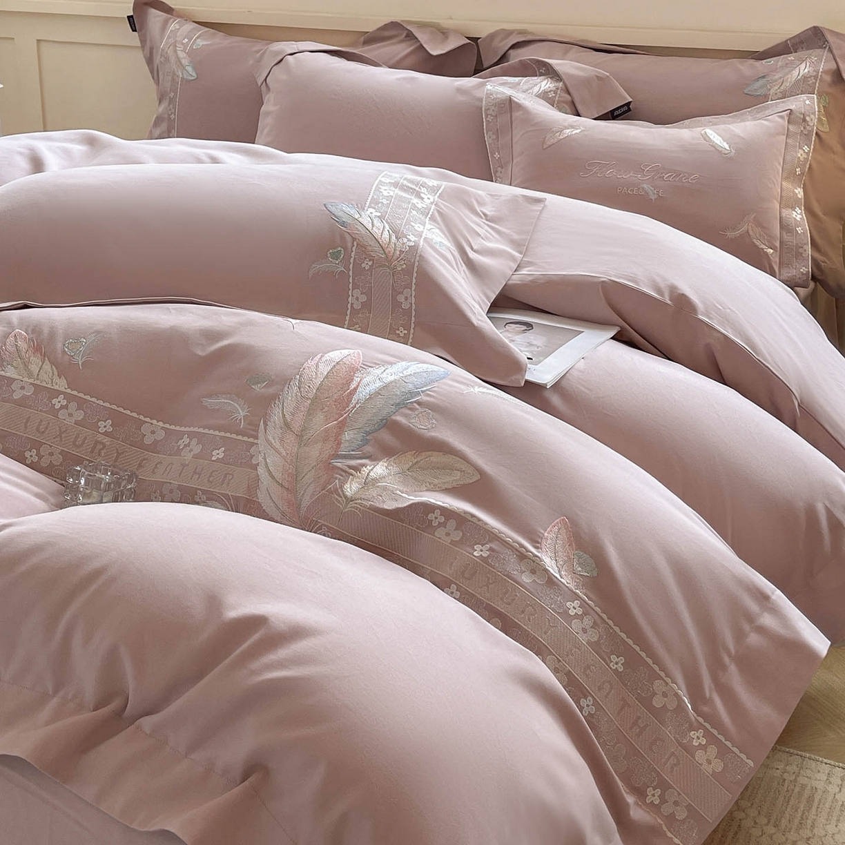 91家纺网 家纺一手货源 找家纺 （总）2025秋冬新品A类加厚保暖全棉磨毛四件套纯棉被套重工刺绣轻奢床笠款直播热款床上用品