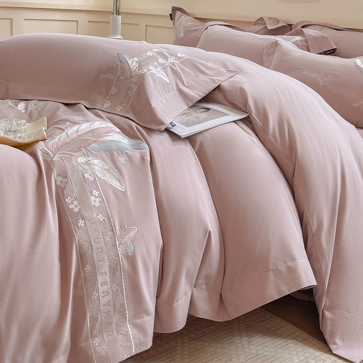 91家纺网 家纺一手货源 找家纺 （总）2025秋冬新品A类加厚保暖全棉磨毛四件套纯棉被套重工刺绣轻奢床笠款直播热款床上用品