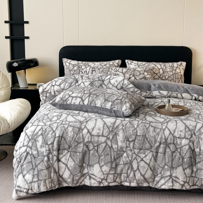 91家纺网 家纺一手货源 找家纺 居易简 2025新款亲肤保暖皮草绒牛奶绒AB面美拉德抽条兔毛绒四件套 几何空间