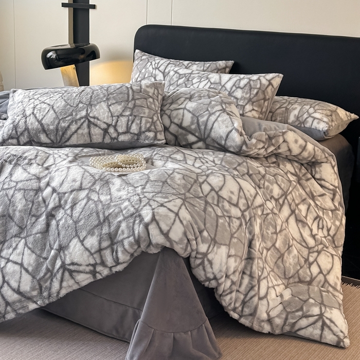 91家纺网 家纺一手货源 找家纺 居易简 2025新款亲肤保暖皮草绒牛奶绒AB面美拉德抽条兔毛绒四件套 几何空间