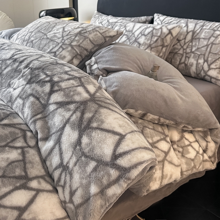 91家纺网 家纺一手货源 找家纺 居易简 2025新款亲肤保暖皮草绒牛奶绒AB面美拉德抽条兔毛绒四件套 几何空间