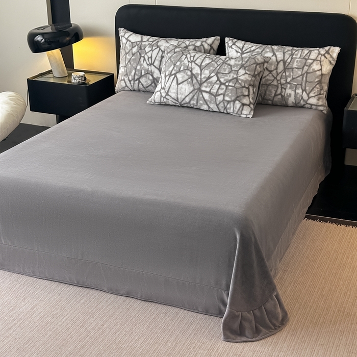 91家纺网 家纺一手货源 找家纺 居易简 2025新款亲肤保暖皮草绒牛奶绒AB面美拉德抽条兔毛绒四件套 几何空间