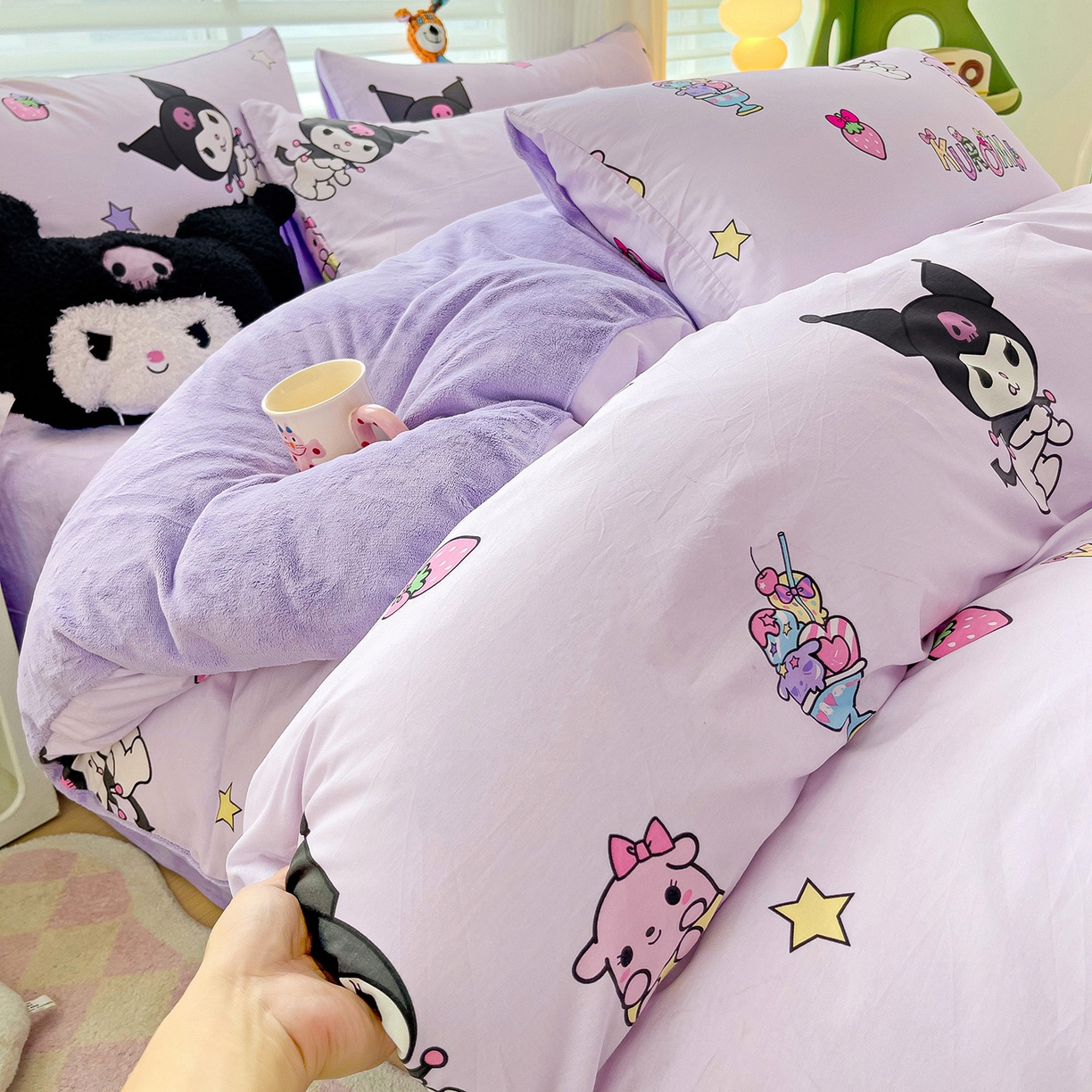 91家纺网 家纺一手货源 找家纺 朵希曼 2026新款棉绒卡通三丽鸥棉加绒印花系列四件套 贪吃库洛米