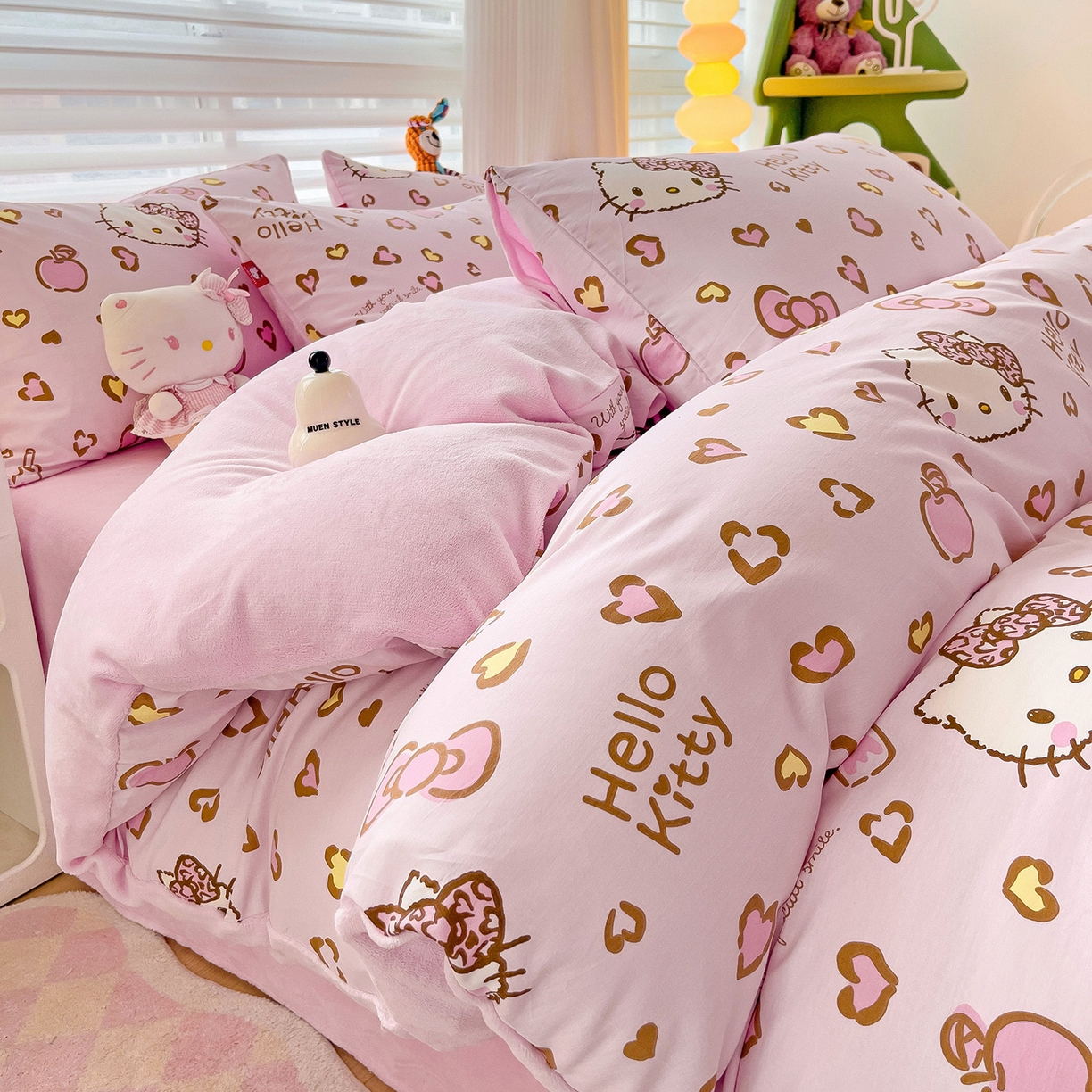 91家纺网 家纺一手货源 找家纺 朵希曼 2026新款棉绒卡通三丽鸥棉加绒印花系列四件套 萌宠凯蒂