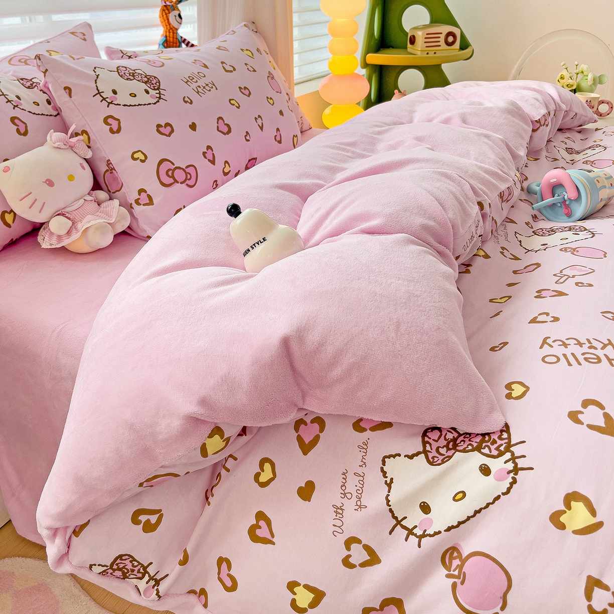 91家纺网 家纺一手货源 找家纺 朵希曼 2026新款棉绒卡通三丽鸥棉加绒印花系列四件套 萌宠凯蒂