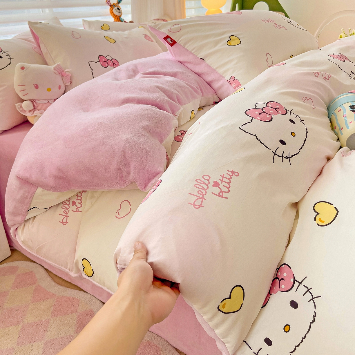 91家纺网 家纺一手货源 找家纺 朵希曼 2026新款棉绒卡通三丽鸥棉加绒印花系列四件套 可爱凯蒂