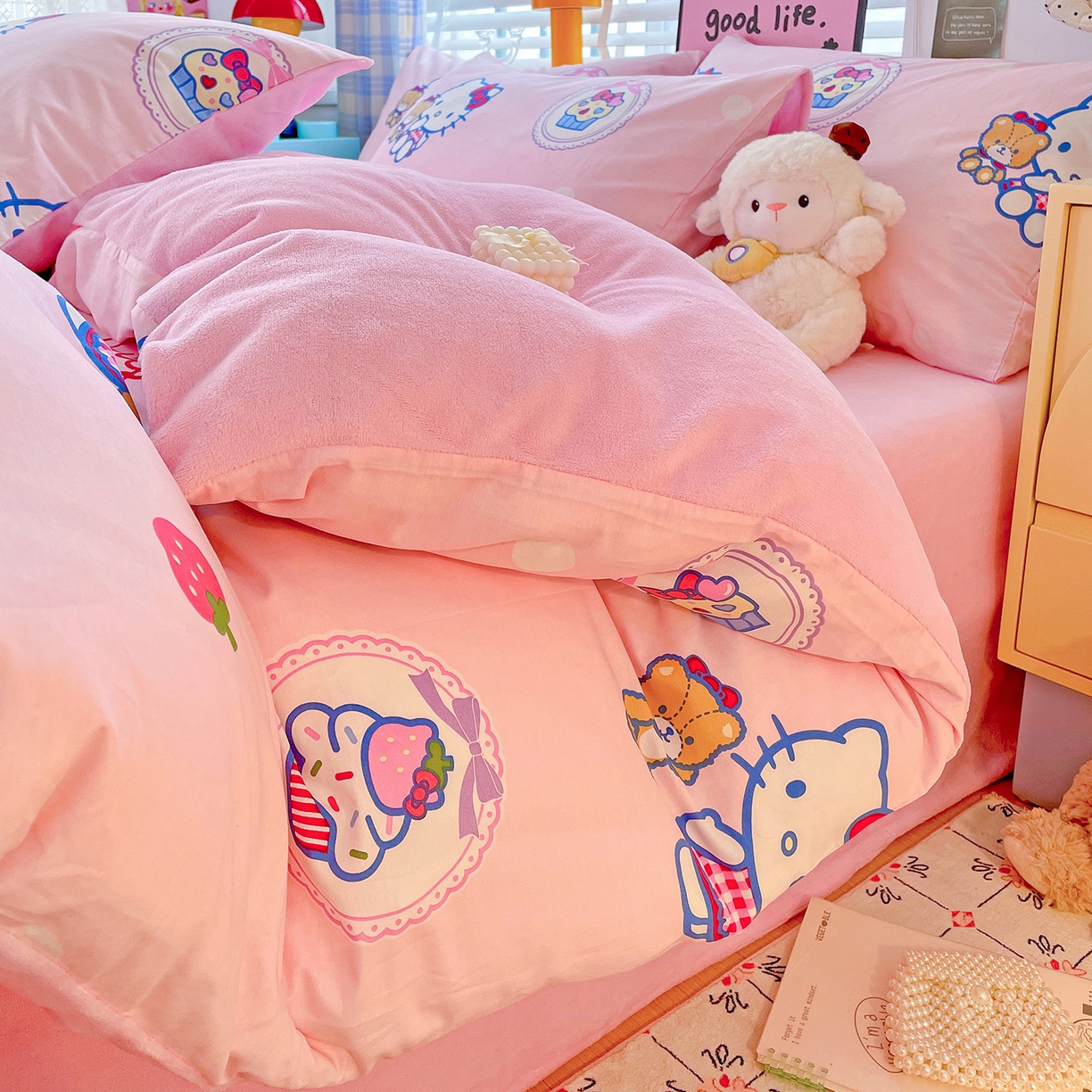 91家纺网 家纺一手货源 找家纺 朵希曼 2026新款棉绒卡通三丽鸥棉加绒印花系列四件套 幸福熊凯蒂