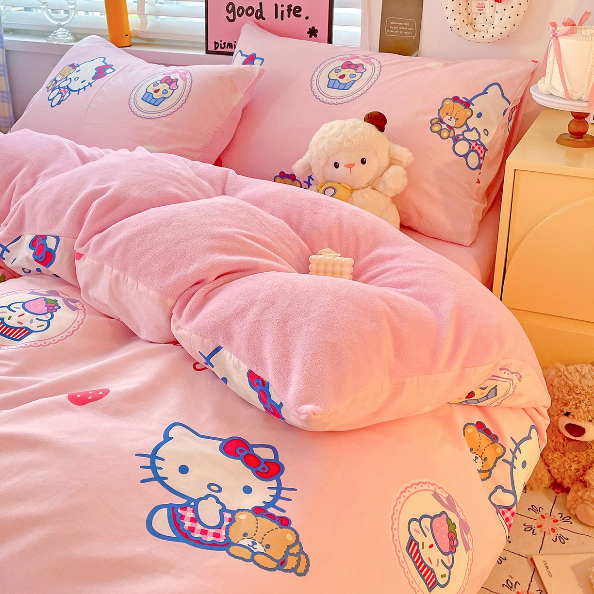 91家纺网 家纺一手货源 找家纺 朵希曼 2026新款棉绒卡通三丽鸥棉加绒印花系列四件套 幸福熊凯蒂