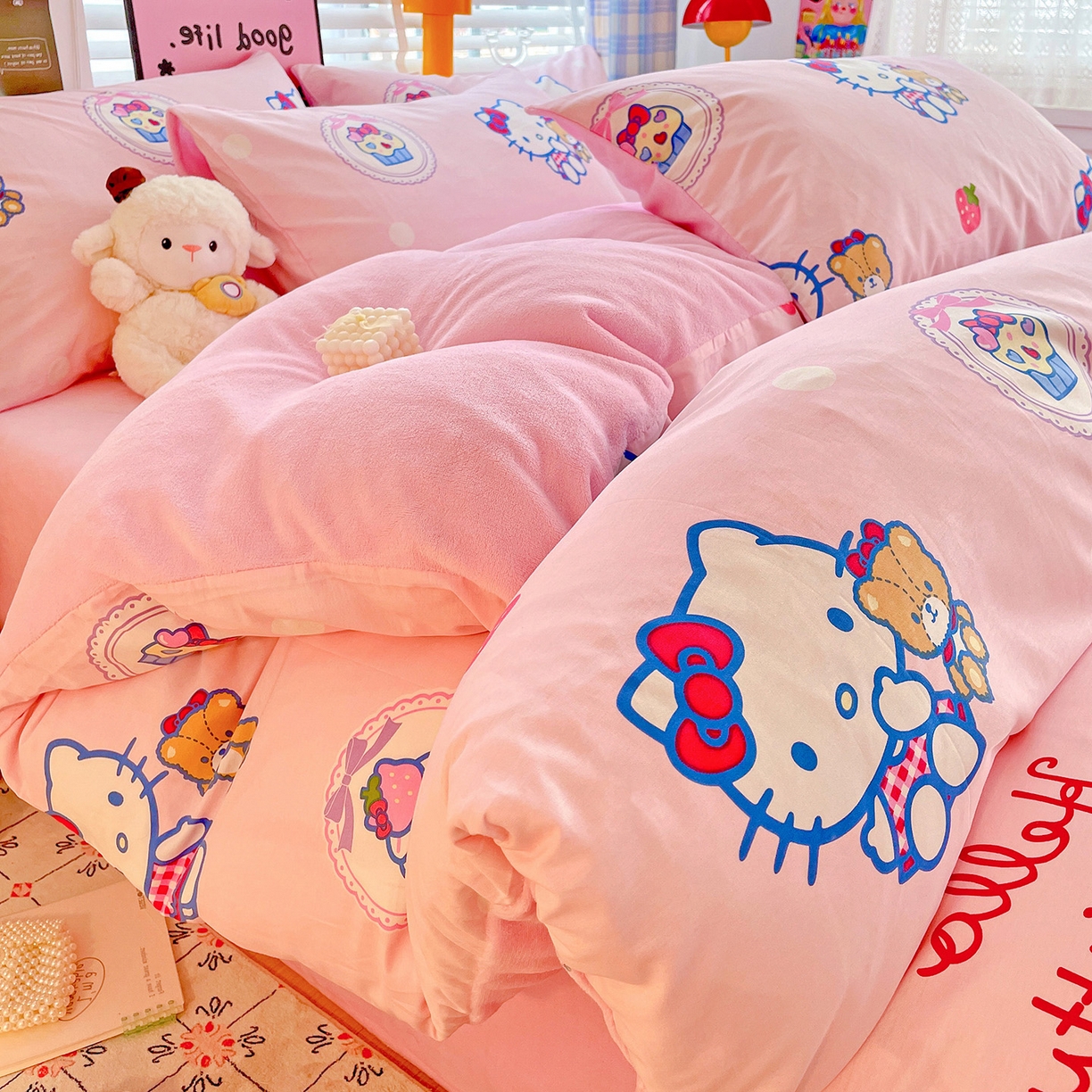 91家纺网 家纺一手货源 找家纺 朵希曼 2026新款棉绒卡通三丽鸥棉加绒印花系列四件套 幸福熊凯蒂