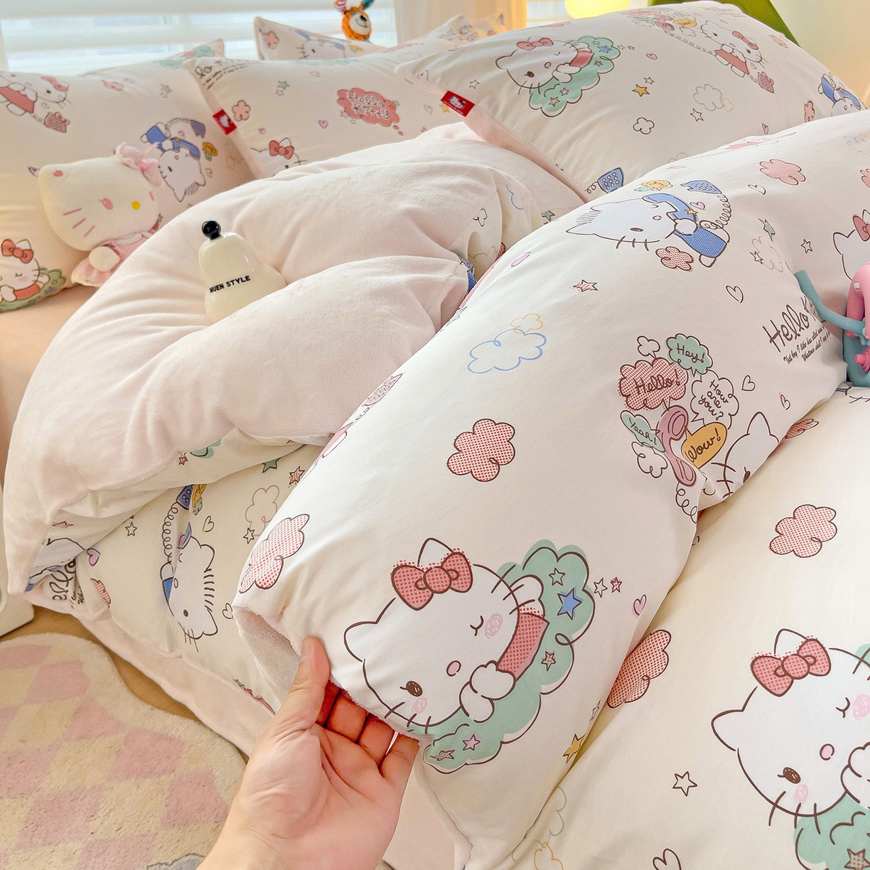 91家纺网 家纺一手货源 找家纺 朵希曼 2026新款棉绒卡通三丽鸥棉加绒印花系列四件套 星空凯蒂