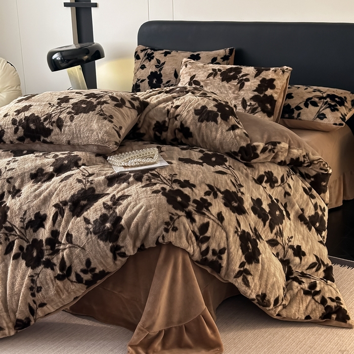 91家纺网 家纺一手货源 找家纺 居易简 2025新款亲肤保暖皮草绒牛奶绒AB面美拉德抽条兔毛绒四件套 简爱时尚