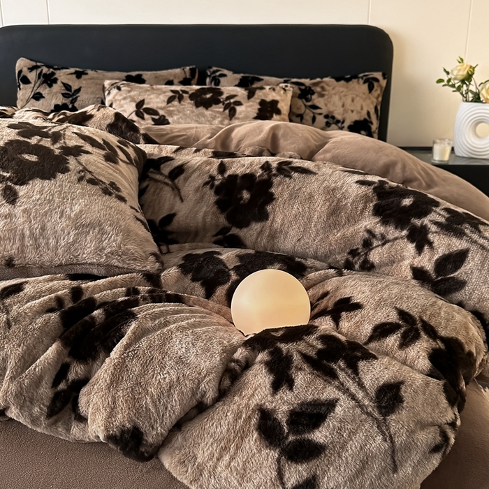 91家纺网 家纺一手货源 找家纺 居易简 2025新款亲肤保暖皮草绒牛奶绒AB面美拉德抽条兔毛绒四件套 简爱时尚