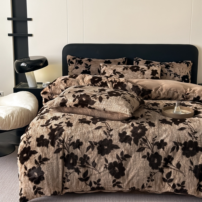 91家纺网 家纺一手货源 找家纺 居易简 2025新款亲肤保暖皮草绒牛奶绒AB面美拉德抽条兔毛绒四件套 简爱时尚