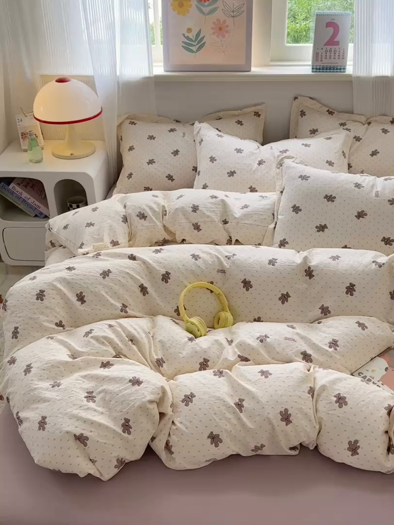 91家纺网 家纺一手货源 找家纺 德比尔斯 2025新款爆款韩国小布袋古法水洗棉云感棉四件套 梦想熊