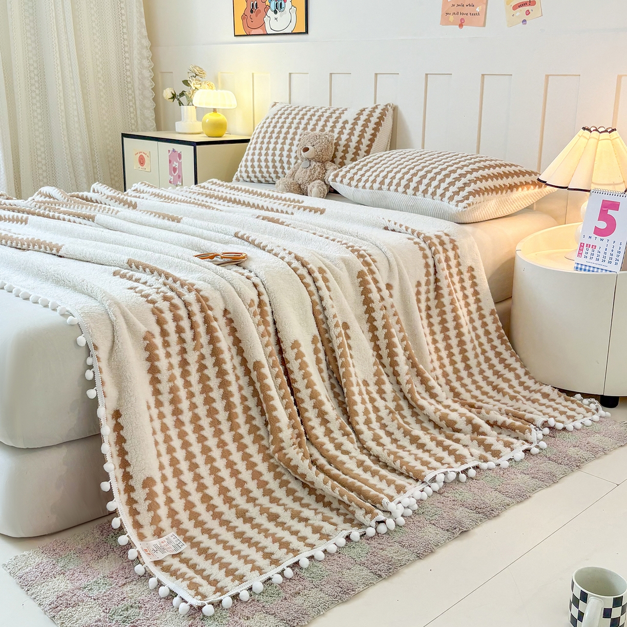 恋佳居 2025新款高克重提花舒棉绒吊球花边毛毯 节节高-卡其色