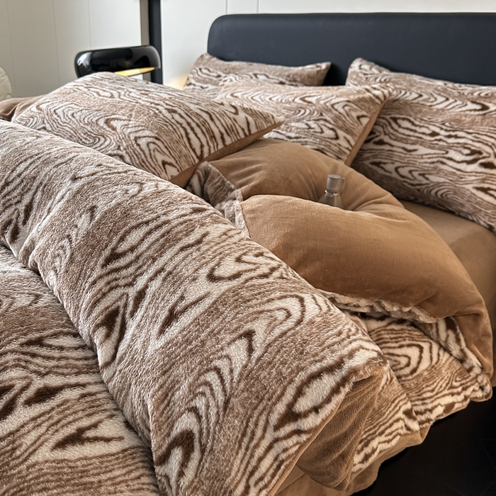 91家纺网 家纺一手货源 找家纺 居易简 2025新款亲肤保暖皮草绒牛奶绒AB面美拉德抽条兔毛绒四件套 静谧时光