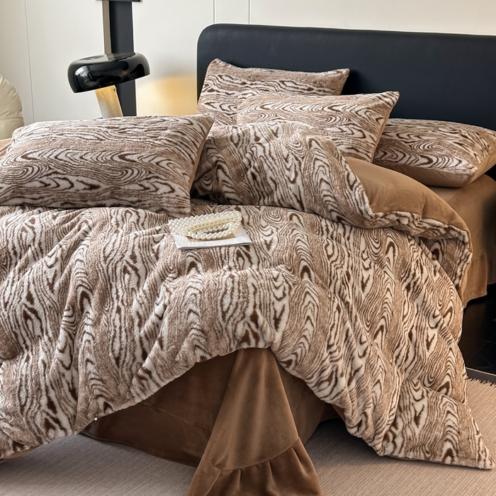 91家纺网 家纺一手货源 找家纺 居易简 2025新款亲肤保暖皮草绒牛奶绒AB面美拉德抽条兔毛绒四件套 静谧时光