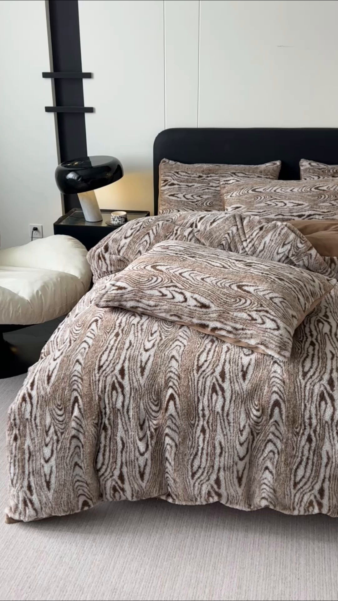 91家纺网 家纺一手货源 找家纺 居易简 2025新款亲肤保暖皮草绒牛奶绒AB面美拉德抽条兔毛绒四件套 静谧时光