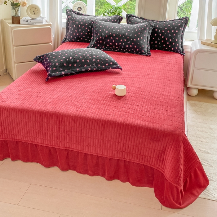 91家纺网 家纺一手货源 找家纺 尚美 2025新款热卖款亲肤舒适加绒加厚牛奶绒花边床盖款四件套双面绒 满情AA