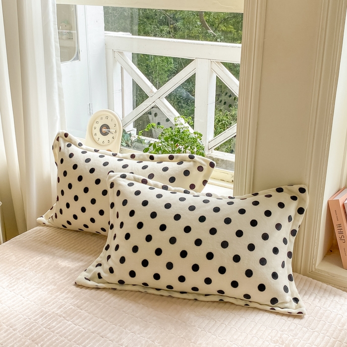 91家纺网 家纺一手货源 找家纺 尚美 2025新款热卖款亲肤舒适加绒加厚牛奶绒花边床盖款四件套双面绒 米色圆点