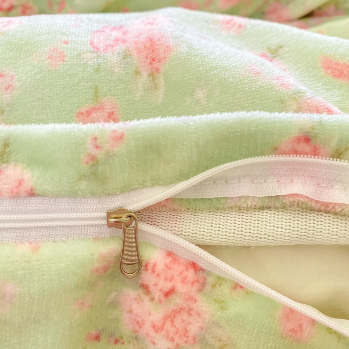 91家纺网 家纺一手货源 找家纺 尚美 2025新款热卖款亲肤舒适加绒加厚牛奶绒花边床盖款四件套双面绒 梦情