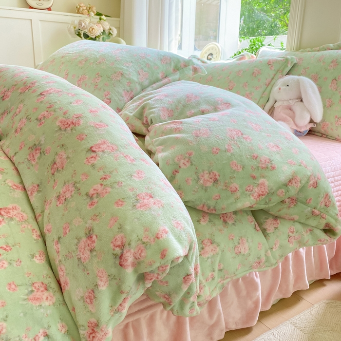 91家纺网 家纺一手货源 找家纺 尚美 2025新款热卖款亲肤舒适加绒加厚牛奶绒花边床盖款四件套双面绒 梦情