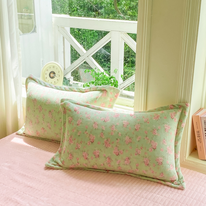 91家纺网 家纺一手货源 找家纺 尚美 2025新款热卖款亲肤舒适加绒加厚牛奶绒花边床盖款四件套双面绒 梦情