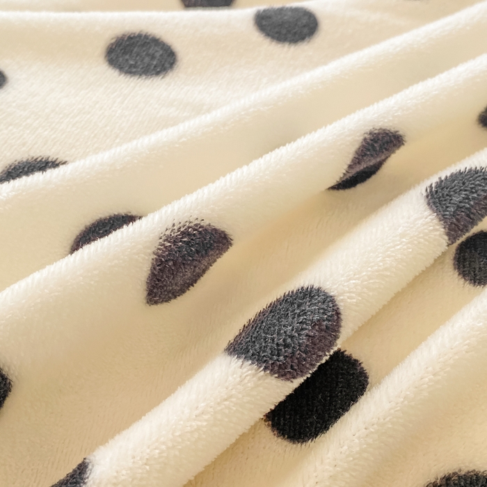 91家纺网 家纺一手货源 找家纺 尚美 2025新款热卖款亲肤舒适加绒加厚牛奶绒花边床盖款四件套双面绒 米色圆点