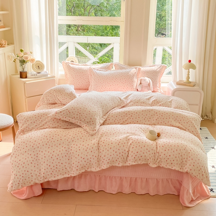 91家纺网 家纺一手货源 找家纺 尚美 2025新款热卖款亲肤舒适加绒加厚牛奶绒花边床盖款四件套双面绒 小清新