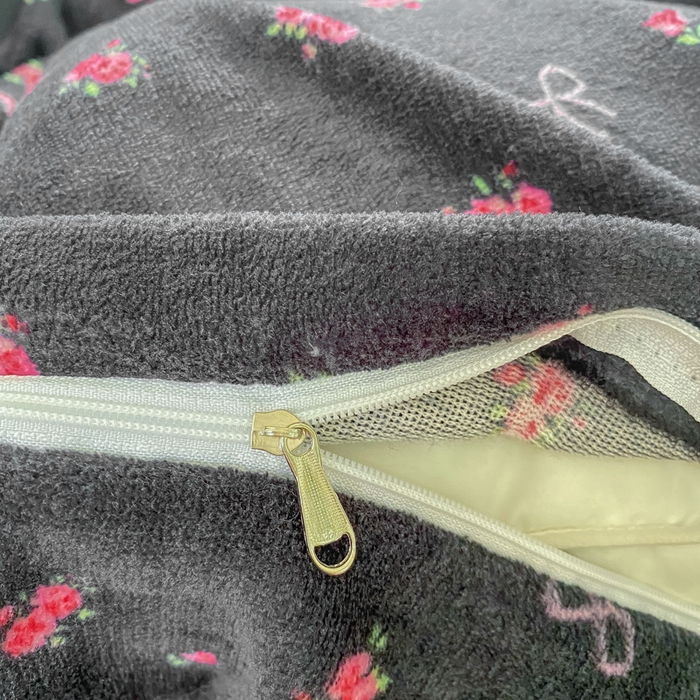 91家纺网 家纺一手货源 找家纺 尚美 2025新款热卖款亲肤舒适加绒加厚牛奶绒花边床盖款四件套双面绒 满情AA