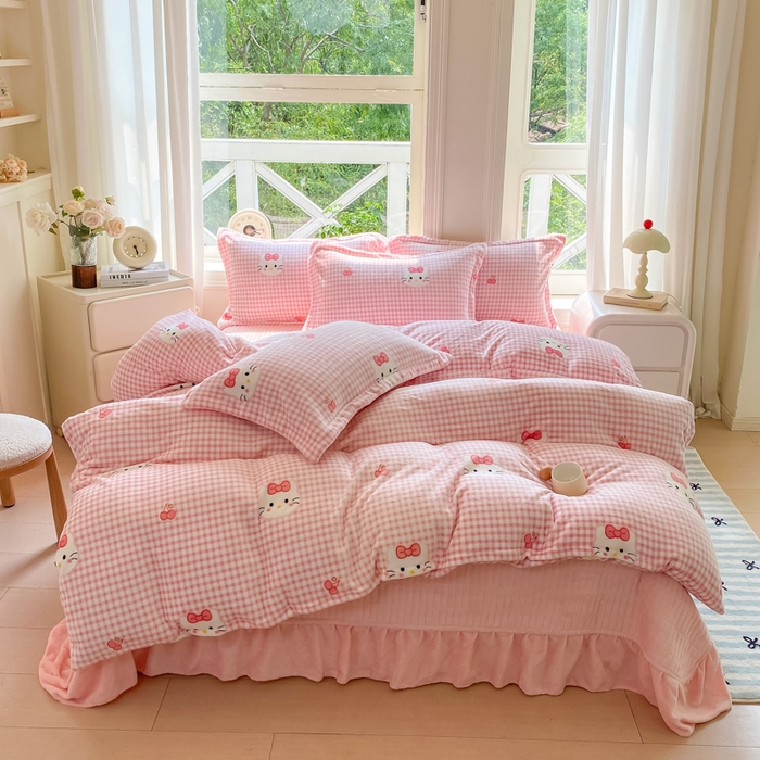 91家纺网 家纺一手货源 找家纺 尚美 2025新款热卖款亲肤舒适加绒加厚牛奶绒花边床盖款四件套双面绒 粉色猫