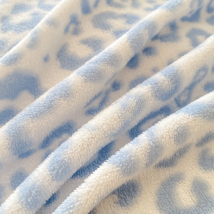 91家纺网 家纺一手货源 找家纺 尚美 2025新款热卖款亲肤舒适加绒加厚牛奶绒花边床盖款四件套双面绒 猫咪豹纹兰