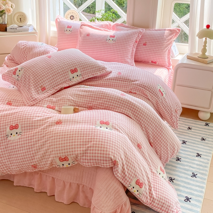 91家纺网 家纺一手货源 找家纺 尚美 2025新款热卖款亲肤舒适加绒加厚牛奶绒花边床盖款四件套双面绒 粉色猫