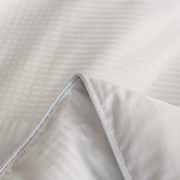 91家纺网 家纺一手货源 找家纺 越宏顺2025新款60s纯棉提花蚕丝被 浅灰