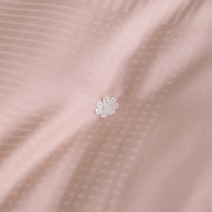 91家纺网 家纺一手货源 找家纺 越宏顺2025新款60s纯棉提花蚕丝被 豆沙