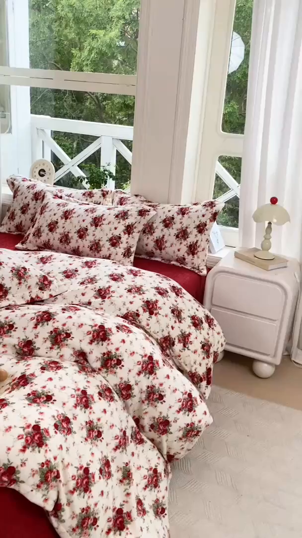 91家纺网 家纺一手货源 找家纺 尚美 2025新款热卖款亲肤舒适加绒加厚牛奶绒花边床盖款四件套双面绒 梨花落AA