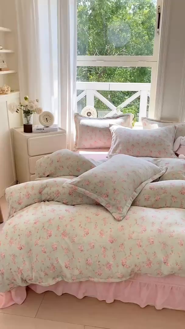 91家纺网 家纺一手货源 找家纺 尚美 2025新款热卖款亲肤舒适加绒加厚牛奶绒花边床盖款四件套双面绒 梦情