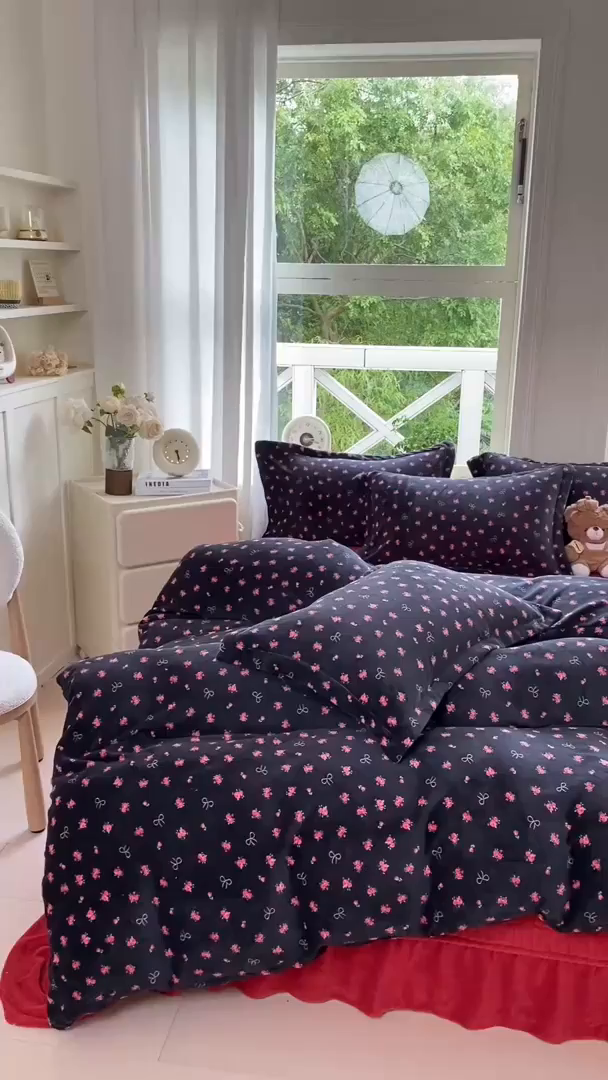 91家纺网 家纺一手货源 找家纺 尚美 2025新款热卖款亲肤舒适加绒加厚牛奶绒花边床盖款四件套双面绒 满情AA