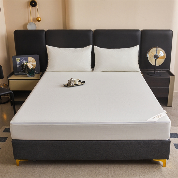 91家纺网 家纺一手货源 找家纺 糯米猪家纺 2025春夏新款亲肤棉六面全包防水压花床笠单件单床笠 典雅白