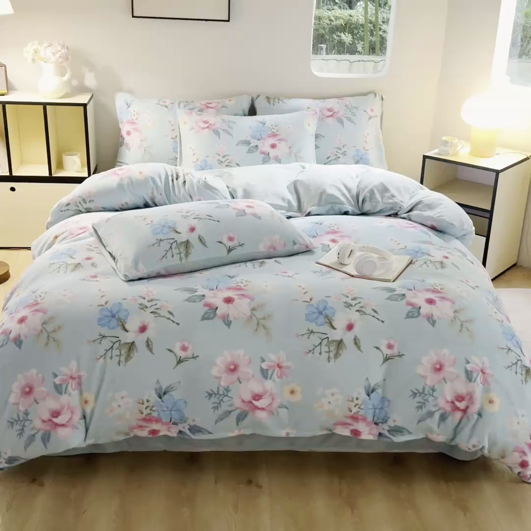 91家纺网 家纺一手货源 找家纺 王朝国际 2026新款高克重牛奶绒印花四件套 粉黛蓝梦