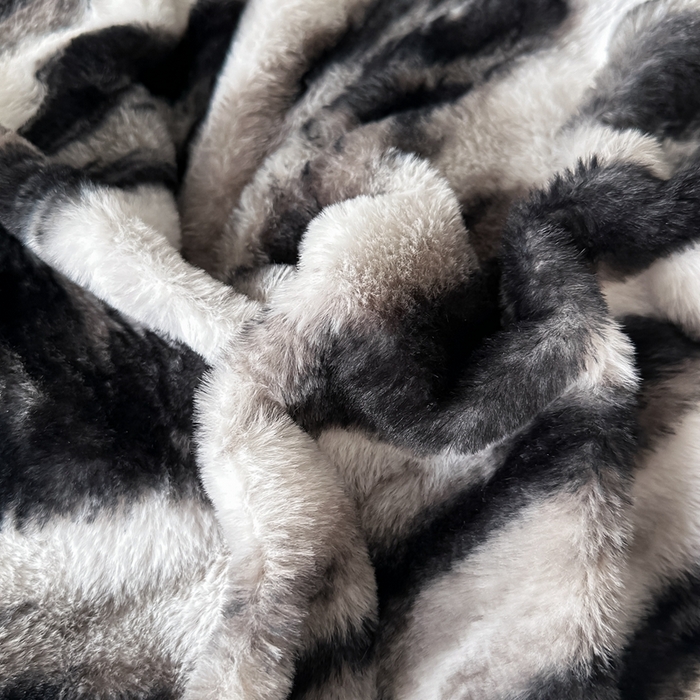 91家纺网 家纺一手货源 找家纺 居易简 2025新款亲肤保暖皮草绒牛奶绒AB面美拉德抽条兔毛绒四件套 轻奢豹纹