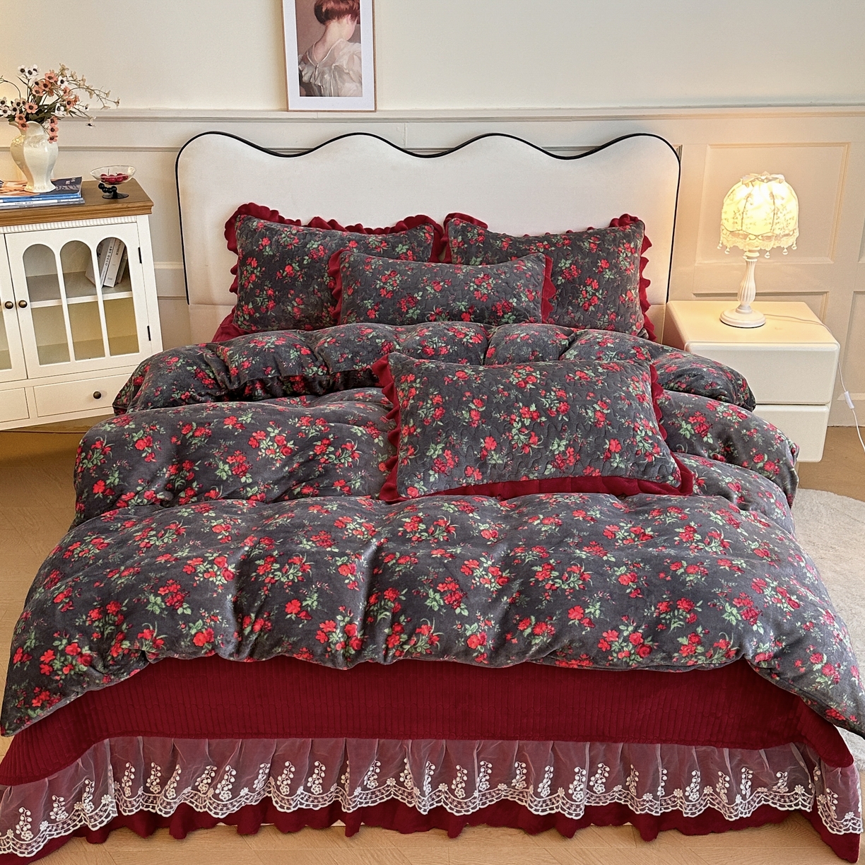 91家纺网 家纺一手货源 找家纺 （总）雅眠居 2025新款直播爆款牛奶绒印花床盖四件套双层蕾丝花边床裙单件三件套